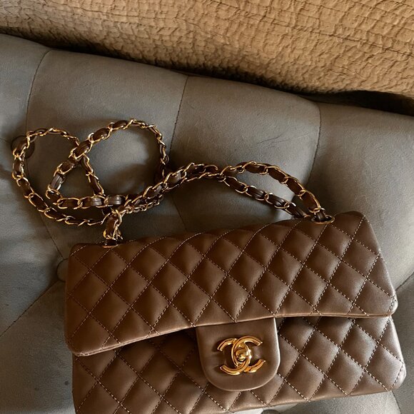 Chanel Quilted Classic Leather Flap Bag - Picture 8 of 16